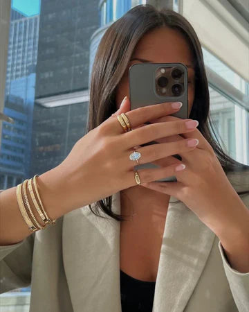 <h2>Words from Women Who Fell in Love</h2>