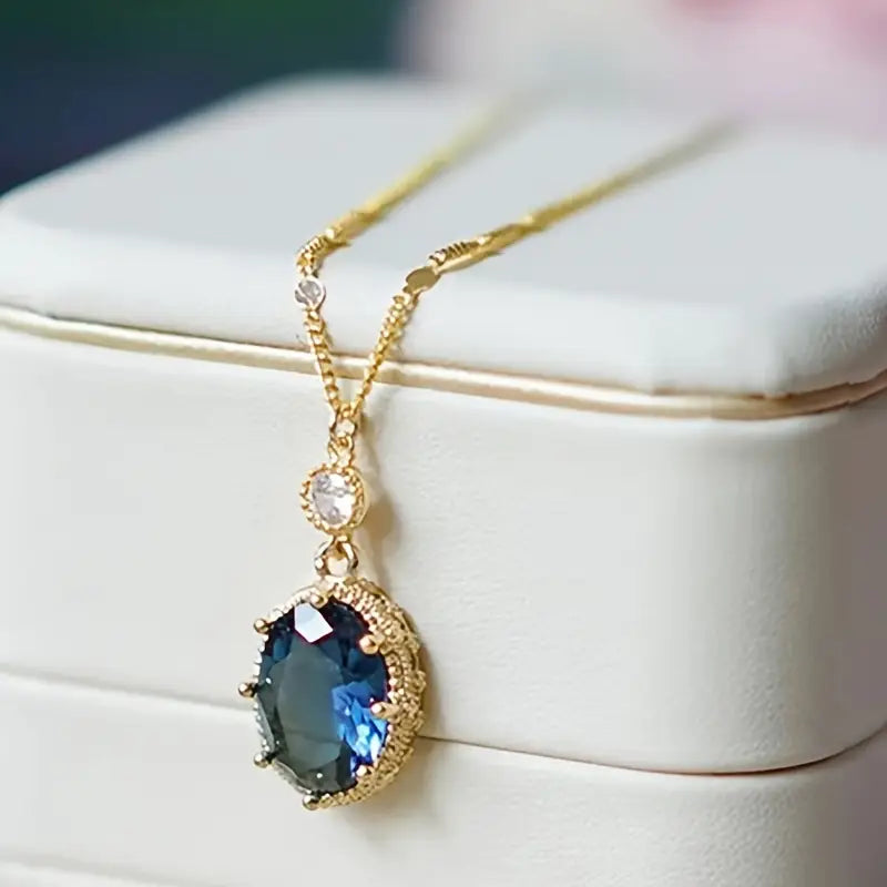 Thessia Lunebray Gold Necklace
